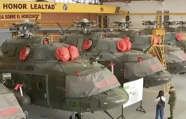 Once helicópteros Mi-17 de fabricación rusa permanecen inactivos en los hangares de la base militar de Tolemaida en Colombia. Puestos a tierra por falta de repuestos y mantenimiento, esperan reparaciones. [Vídeo RCN Noticias]