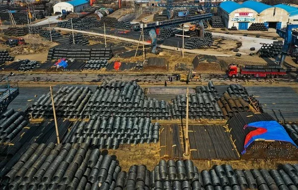 Vista aérea de un mercado mayorista de acero en Shenyang, provincia de Liaoning, China. [AFP]