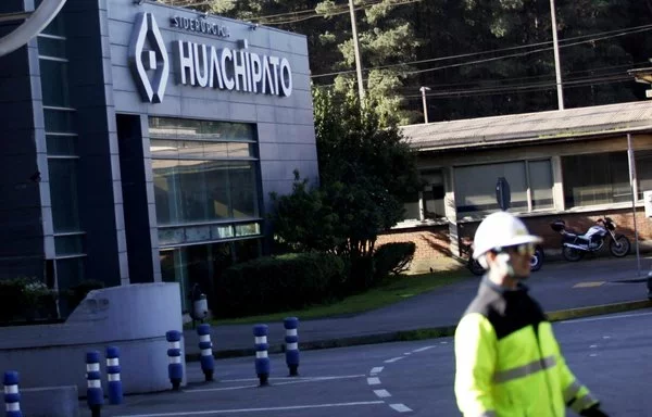 Vista de la entrada principal de la Siderúrgica Huachipato, en Talcahuano, Chile. [Maribel Fornerod/AFP]