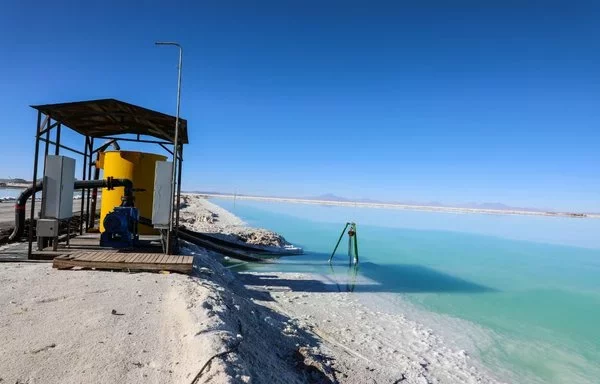 El salar de Uyuni en Bolivia, hogar de una de las reservas de litio más grandes del mundo. [YLB]