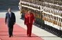 
La presidenta de Honduras, Xiomara Castro, y el presidente de China, Xi Jinping, inspeccionan a los guardias de honor chinos durante una ceremonia de bienvenida en Beijing el 12 de junio de 2023. [Wang Zhao/AFP]        