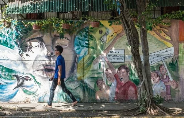 Una gran parte del cerro Mokorón, al sur de Managua, fue cercada con un muro perimetral construido por el Ejército de Nicaragua en 2017. En su interior se encuentran residencias de oficiales de alto rango y la sede de la DICIM (Dirección de Inteligencia y Contrainteligencia Militar), que supervisa la Unidad 502. [Tomás Díaz López]